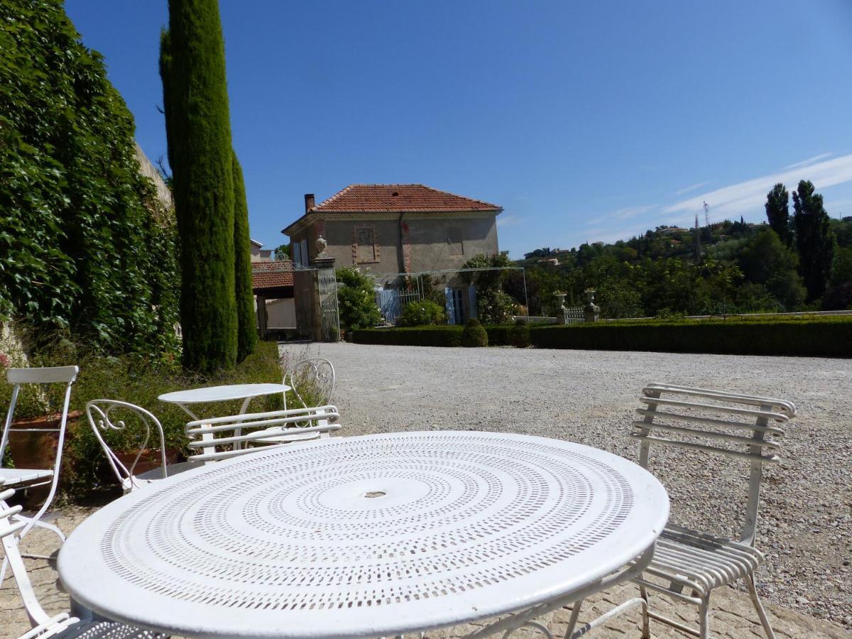 Chateau Du Grand Jardin Valensole Bagian luar foto